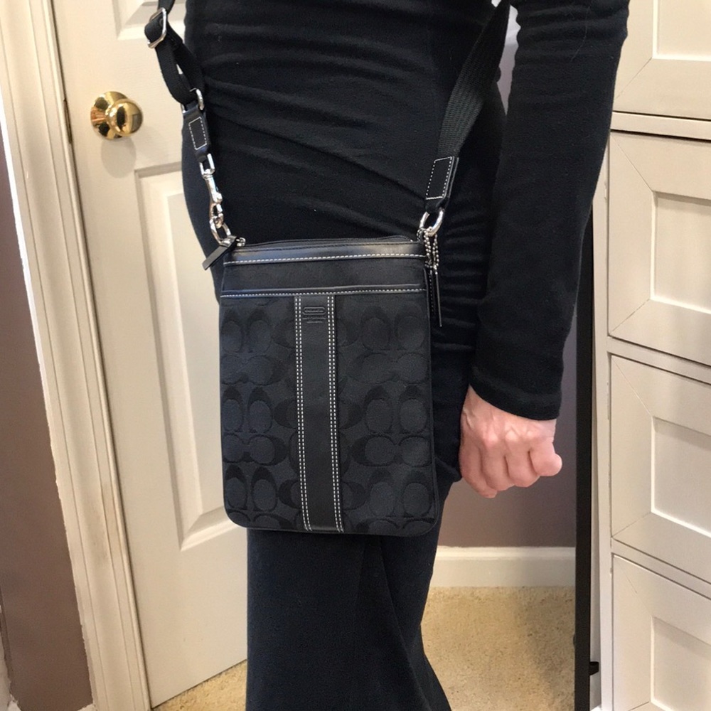 COACH Black Signature Swing pack Crossbody 6016
